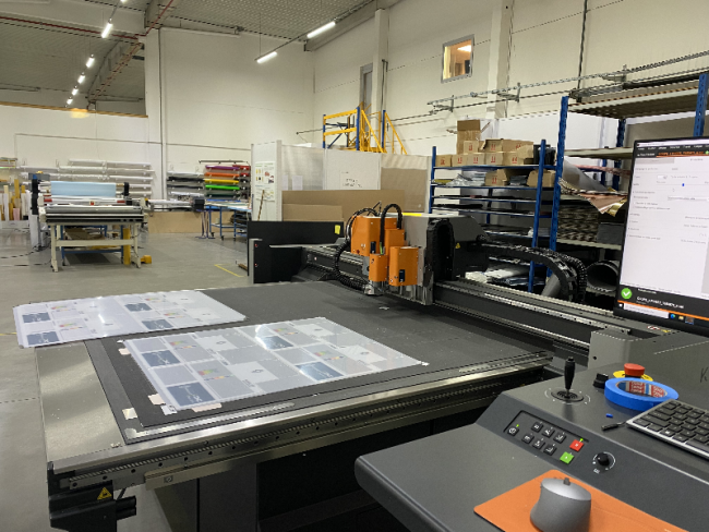 NOUS VOUS PRESENTONS NOTRE TABLE DE DECOUPE C20 NOUS VOUS PRESENTONS NOTRE TABLE DE DECOUPE C20